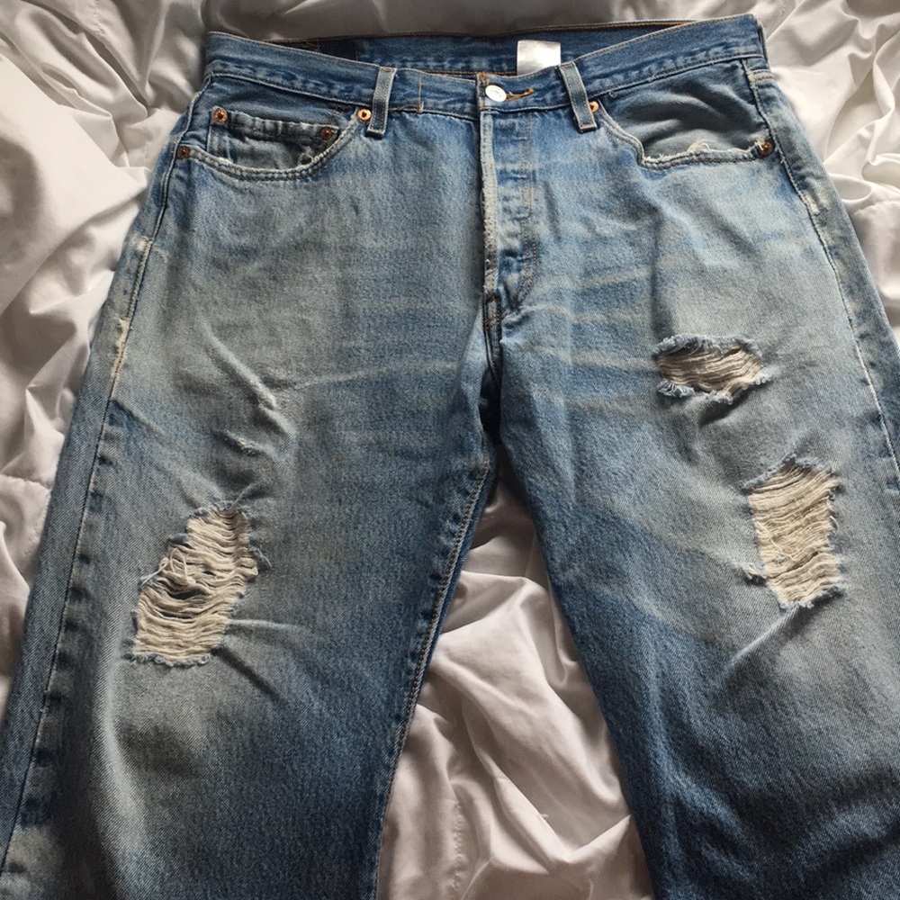 Levi 501s w/ button fly